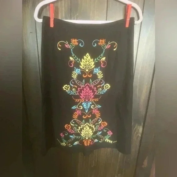 Harold's Black Boho Embroidered Skirt Size 8 - Picture 2 of 8